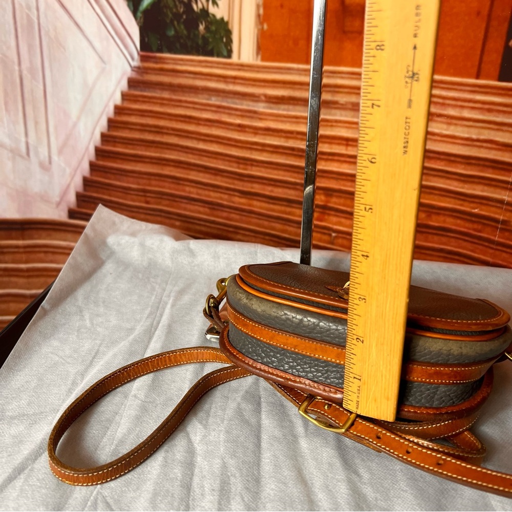 Rare Vintage Dooney & Bourke R51, all weather leather, pebbled, removable straps - Picture 5 of 17